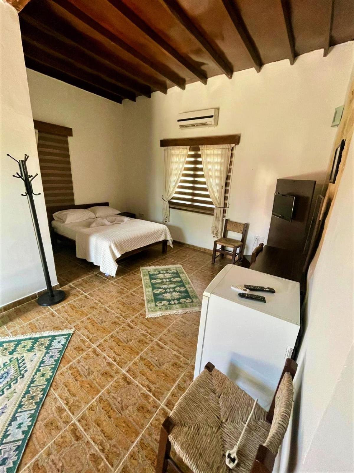 Castle Karpasia Guest House Authentic Atmosphere ! Rizokarpaso Номер фото